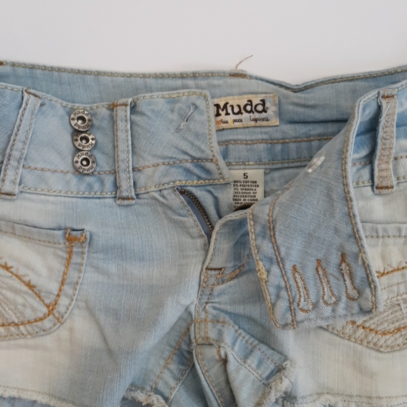 Shorts - Picture 3 of 3